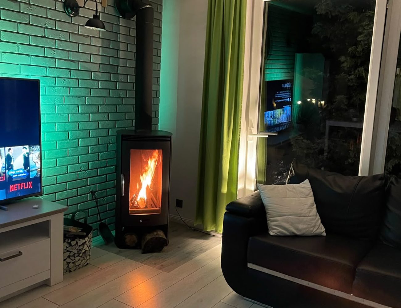 apartament-wladyslawowo-mlynska18-wnetrze-kominek
