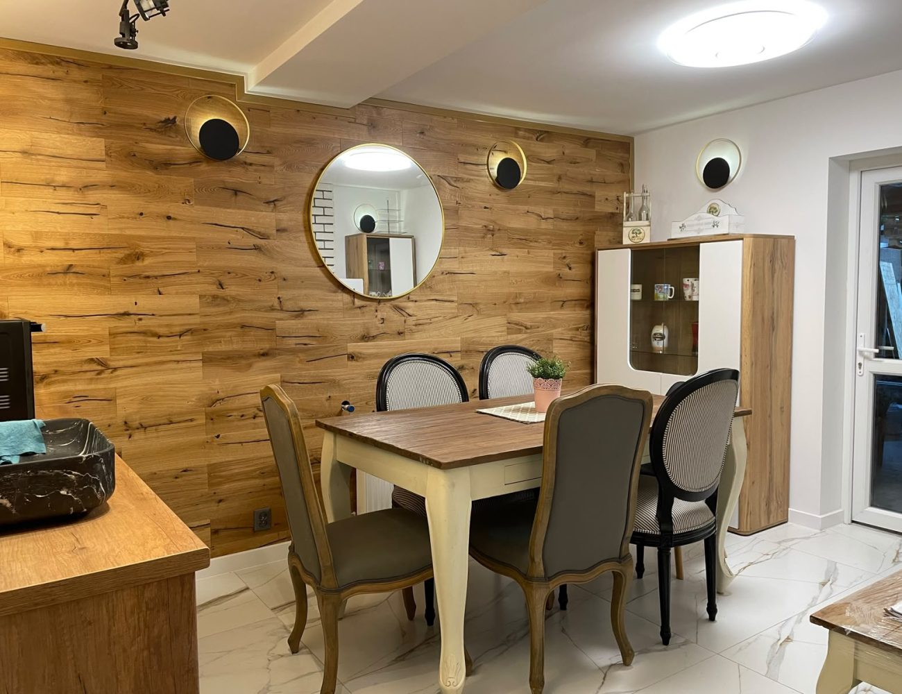 apartament-wladyslawowo-mlynska18-wnetrze-stol-jadalnia